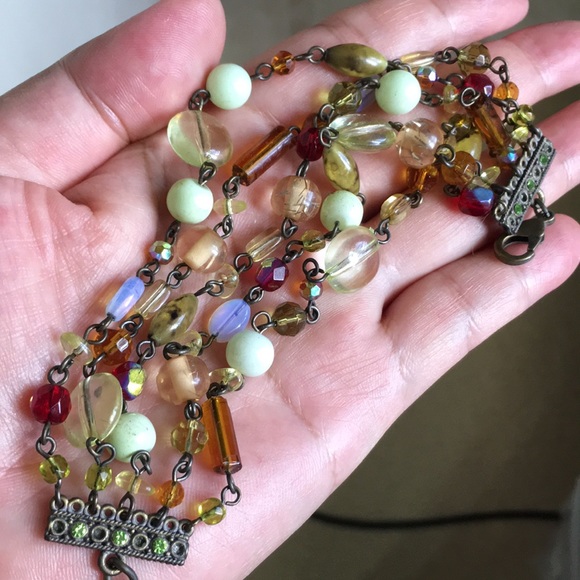 🖤Vtg💕glass-like resin charms brass bracelet - Picture 1 of 10